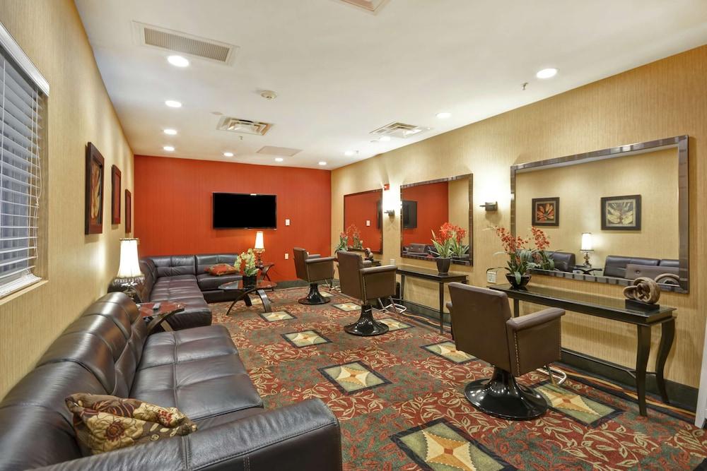 Hilton Garden Inn Riverhead Exterior photo