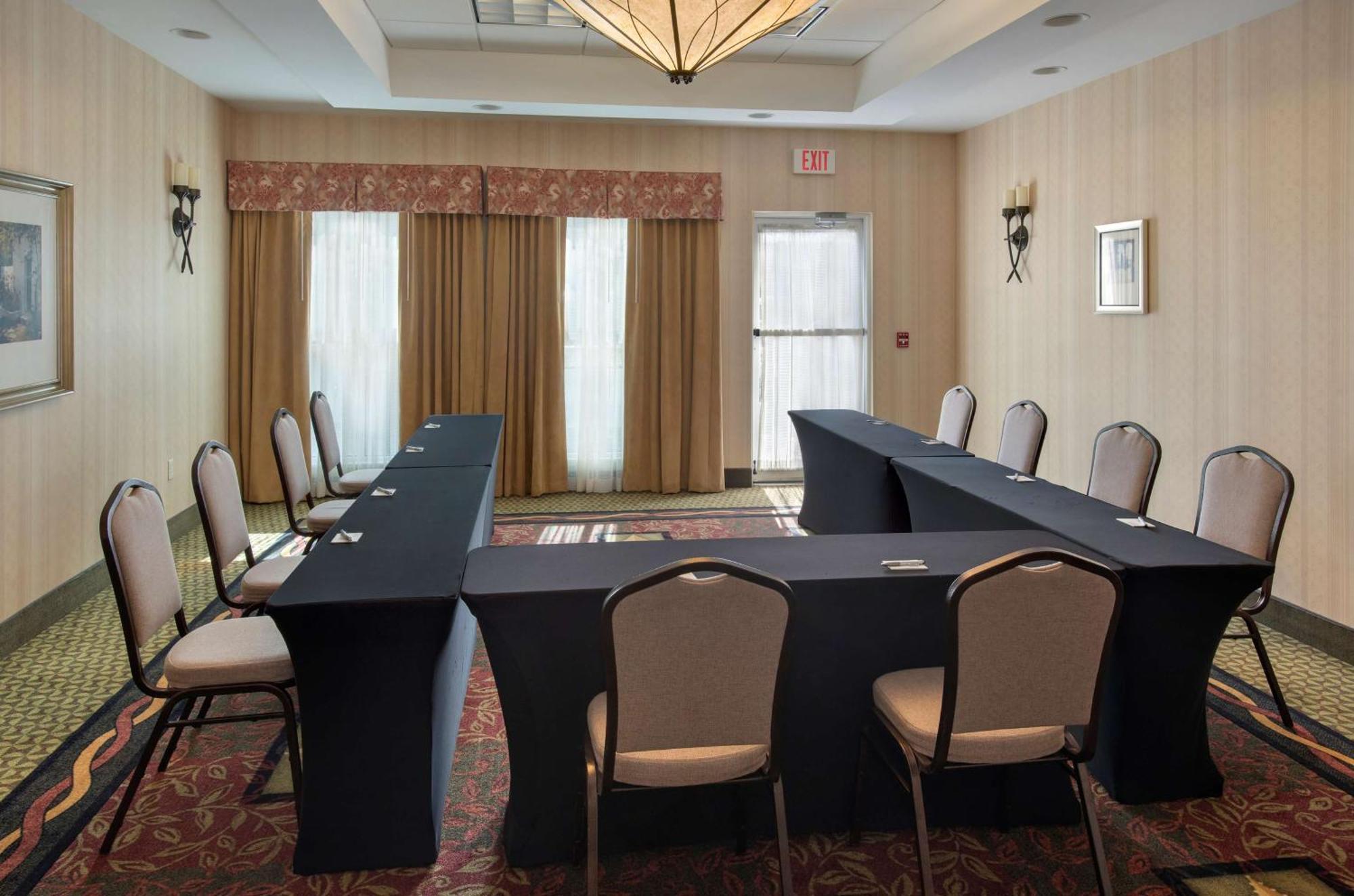 Hilton Garden Inn Riverhead Exterior photo