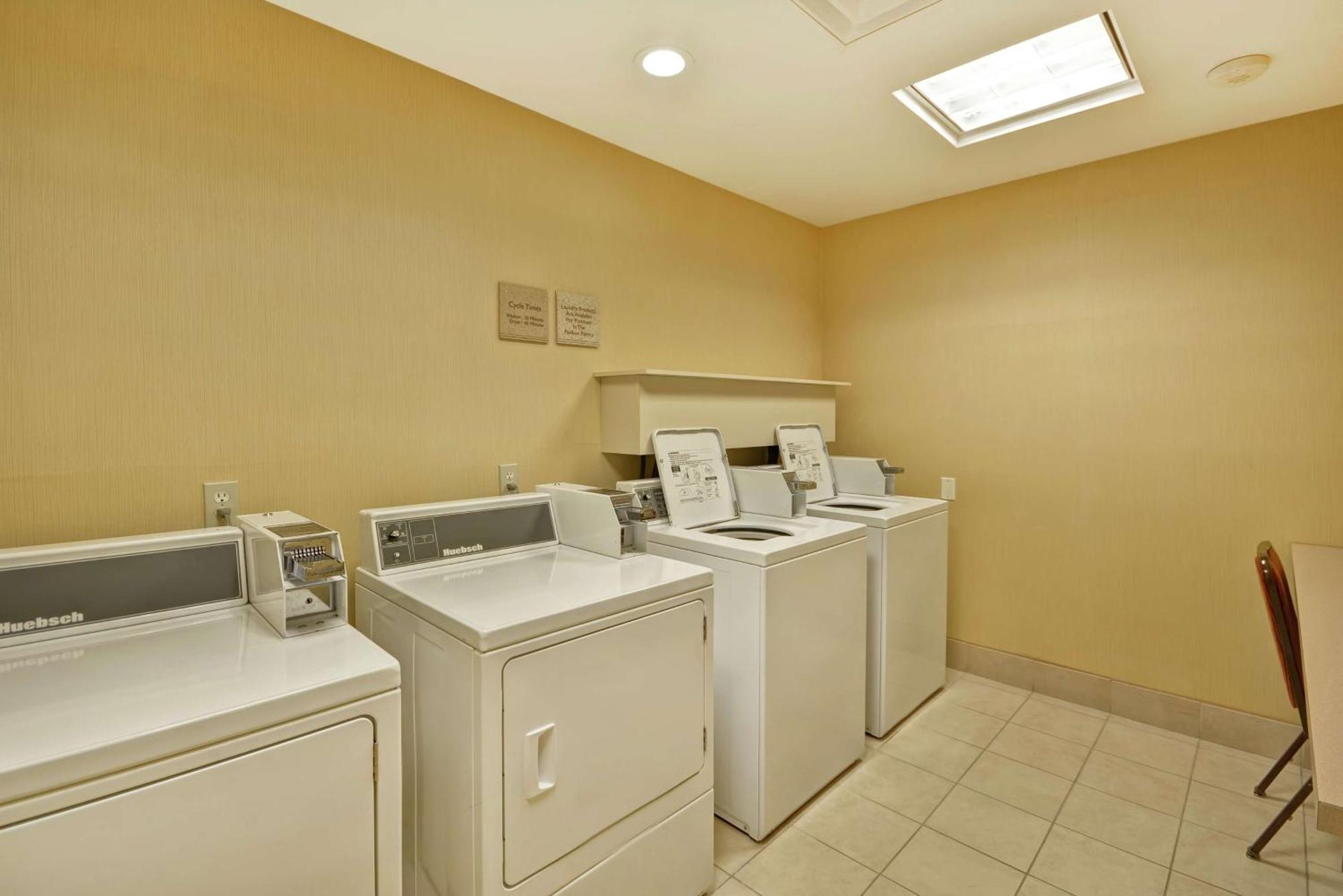 Hilton Garden Inn Riverhead Exterior photo