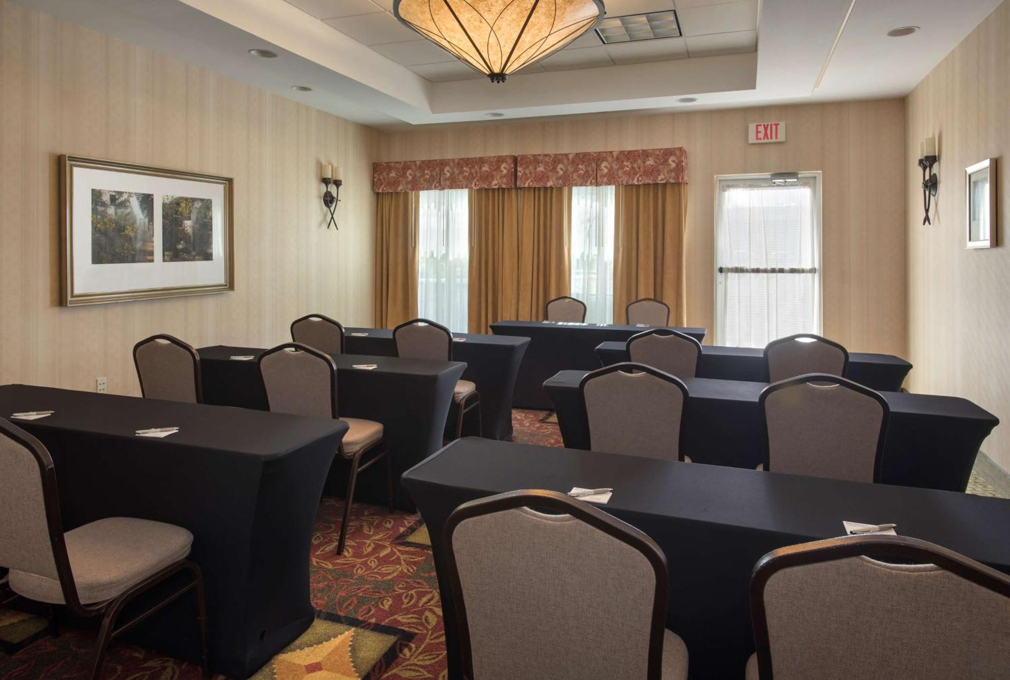 Hilton Garden Inn Riverhead Exterior photo