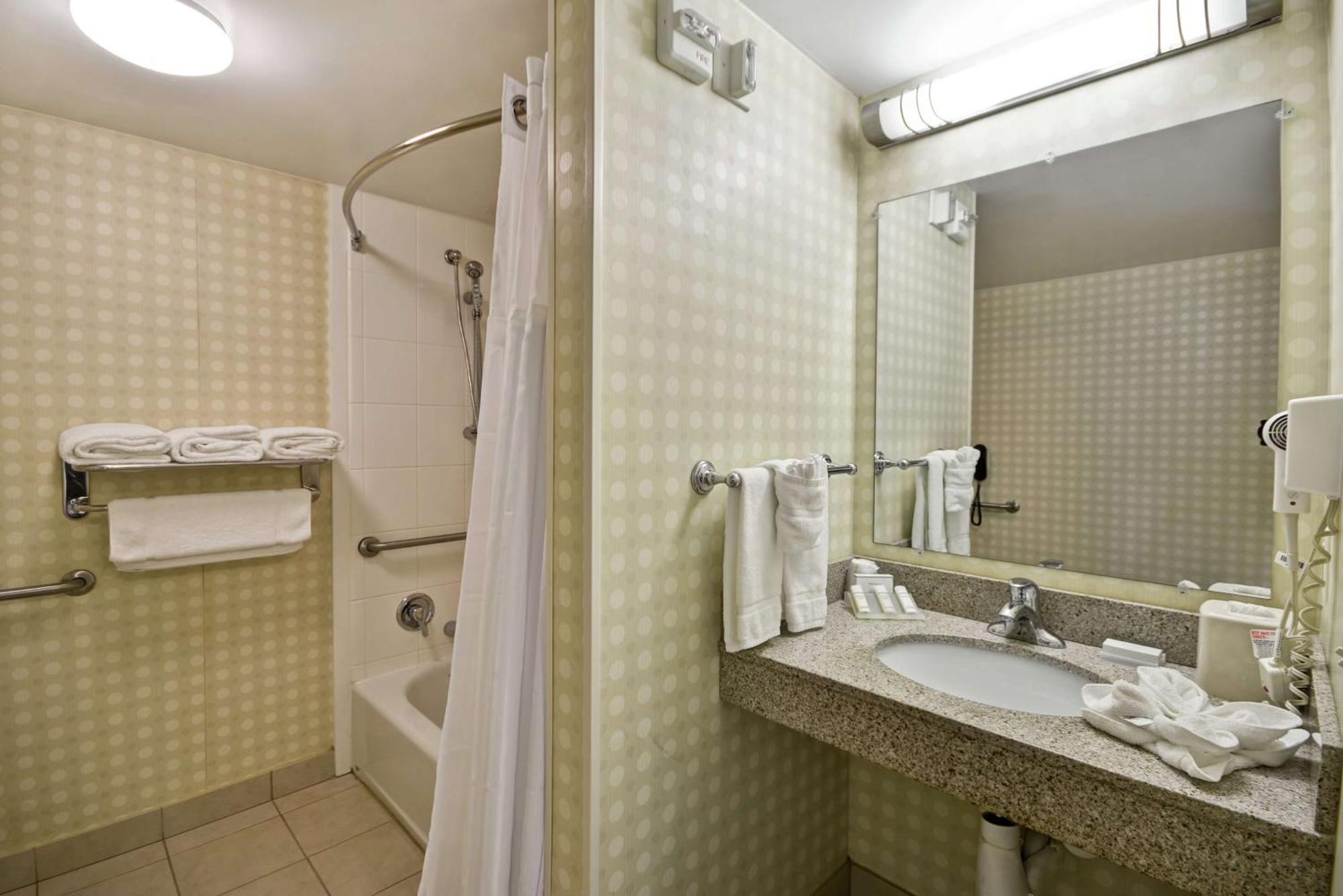 Hilton Garden Inn Riverhead Exterior photo