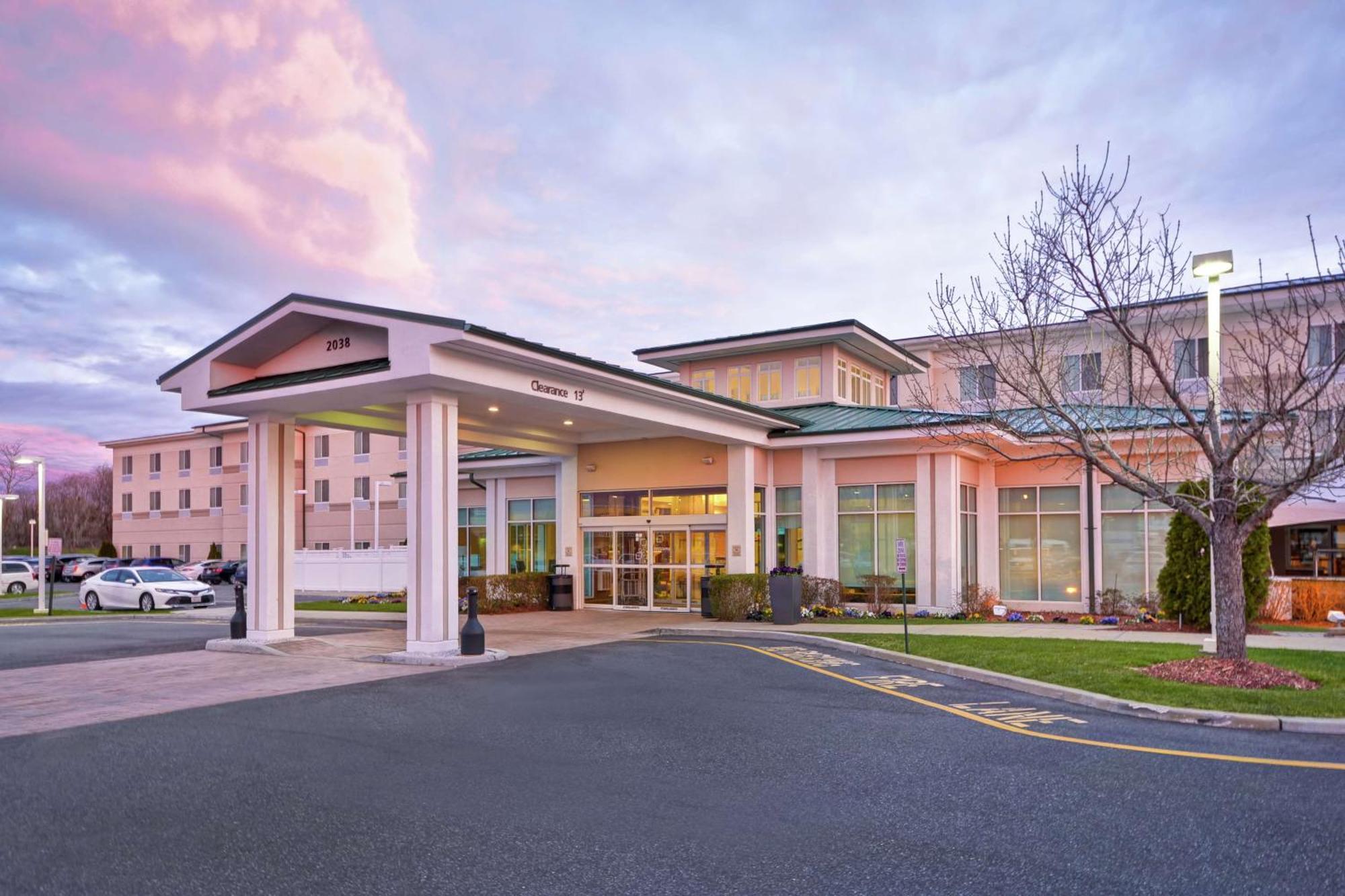 Hilton Garden Inn Riverhead Exterior photo