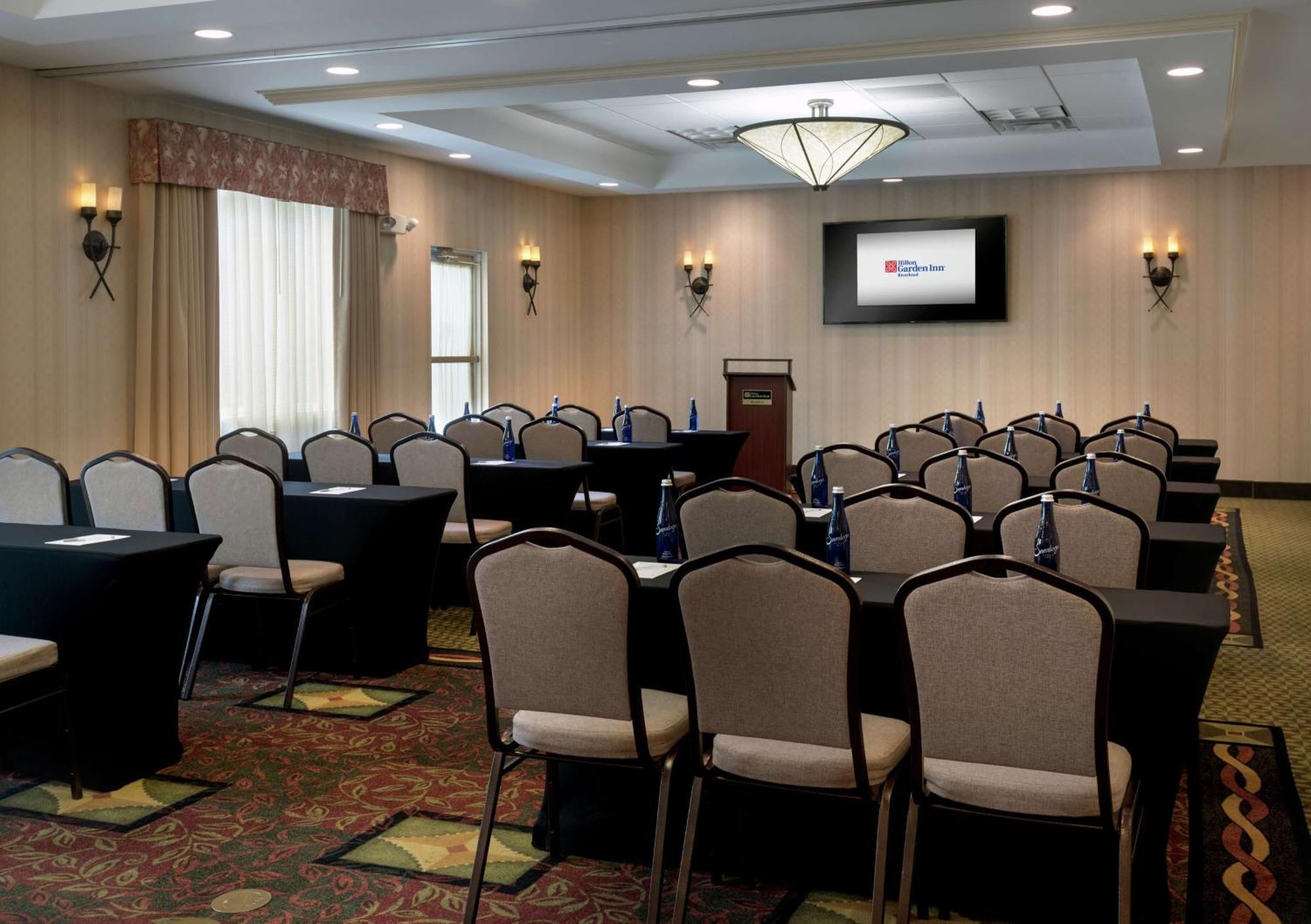 Hilton Garden Inn Riverhead Exterior photo