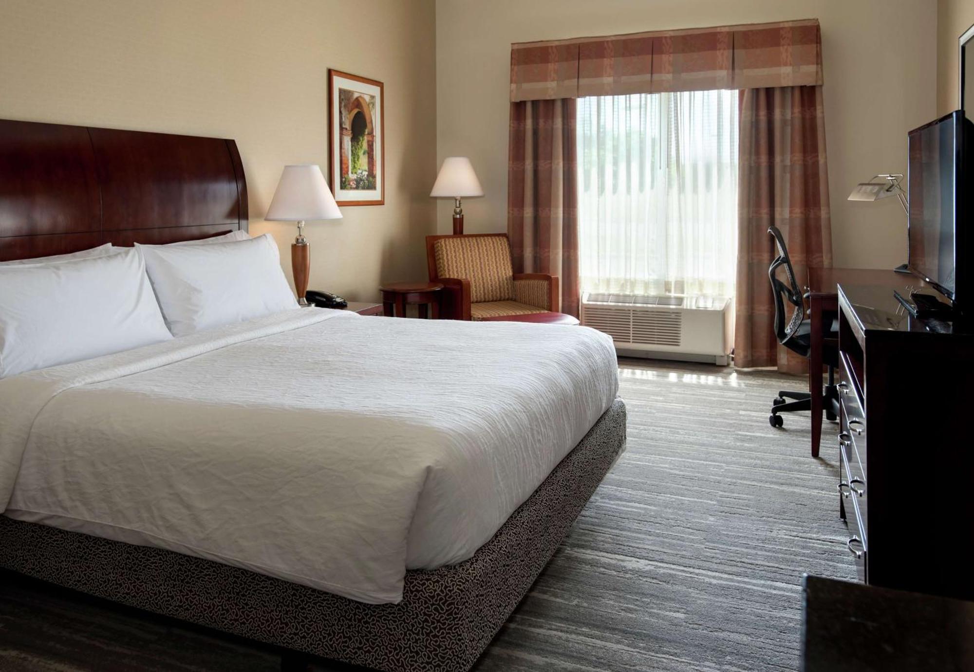 Hilton Garden Inn Riverhead Exterior photo