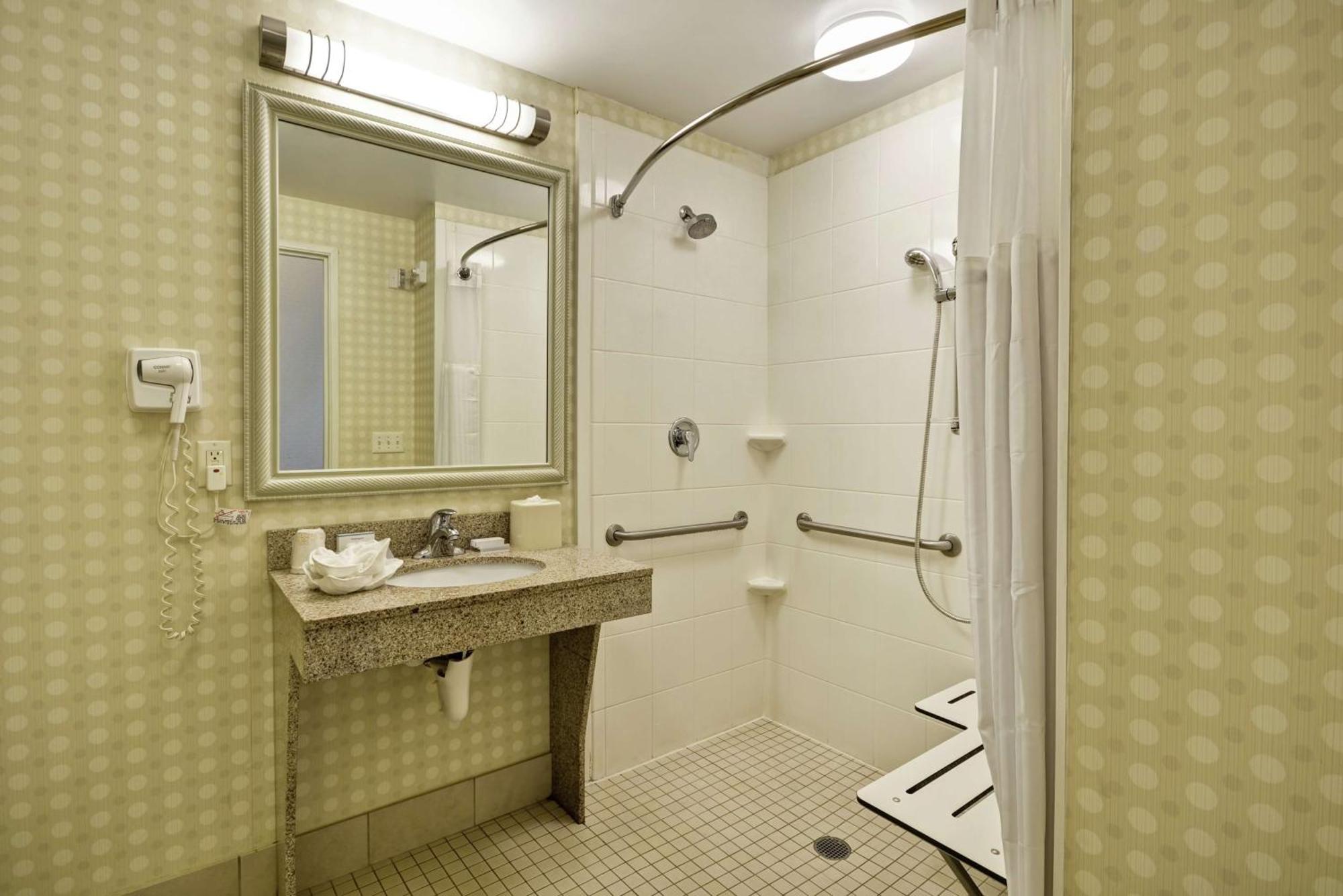Hilton Garden Inn Riverhead Exterior photo