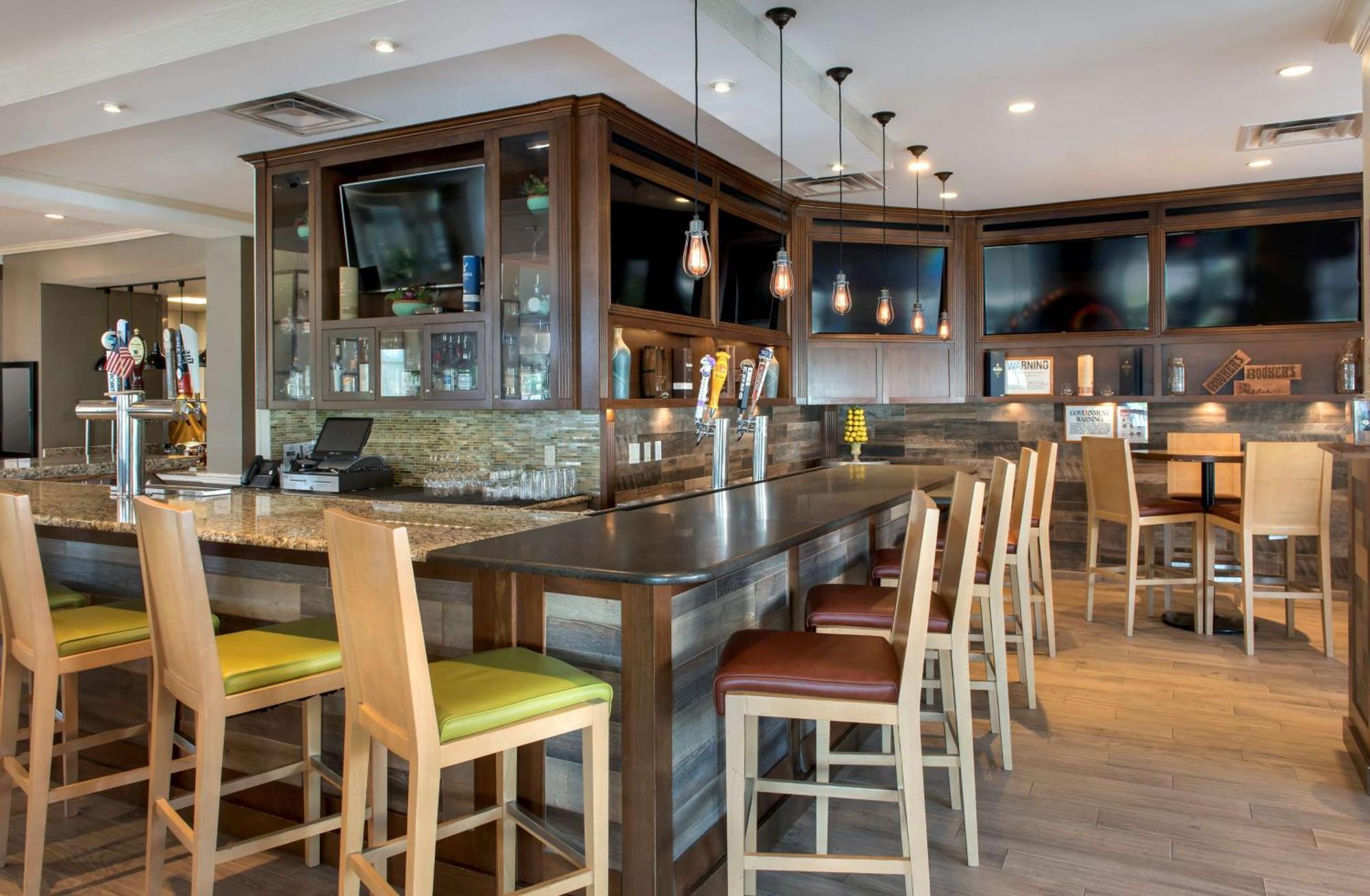 Hilton Garden Inn Riverhead Exterior photo