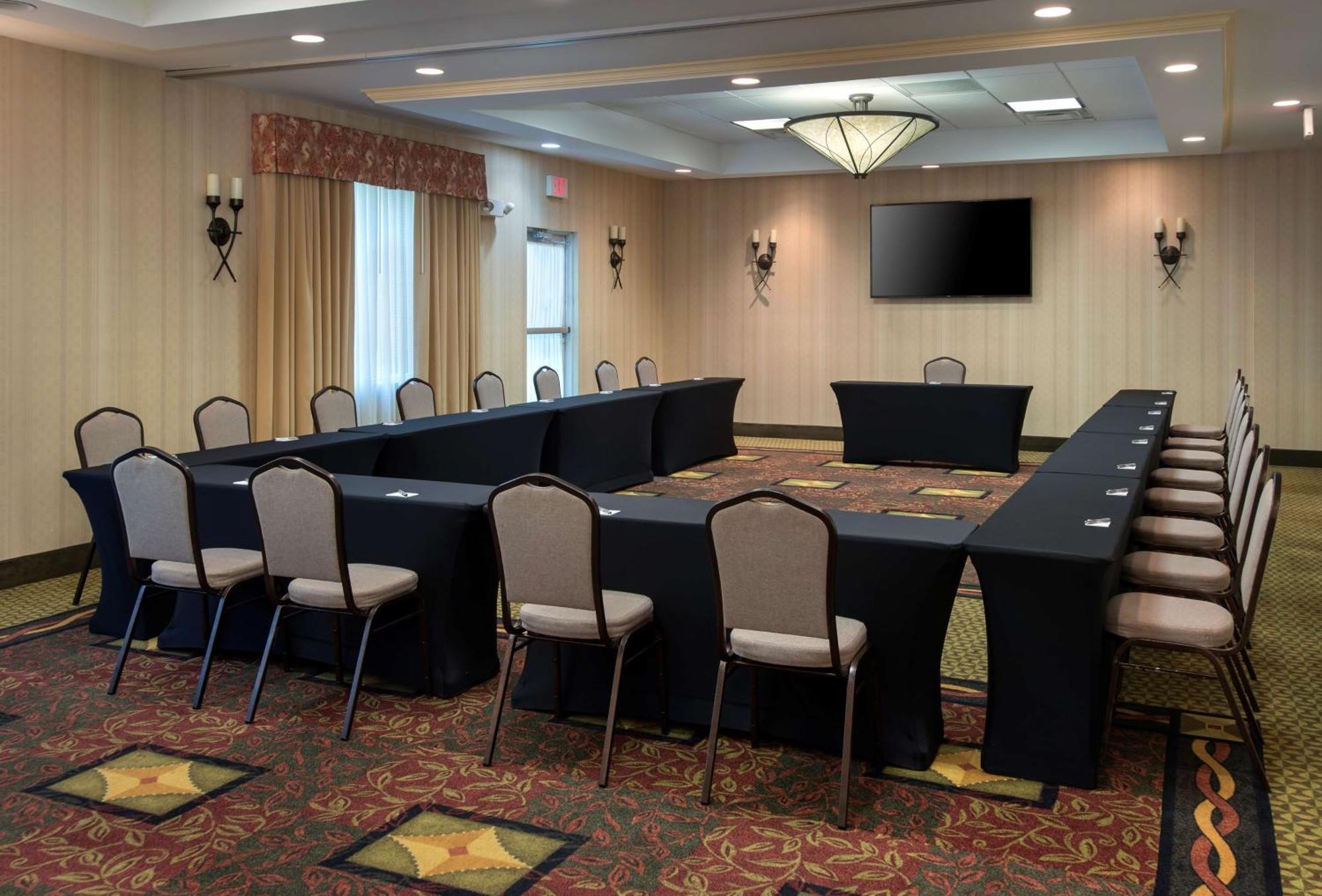 Hilton Garden Inn Riverhead Exterior photo