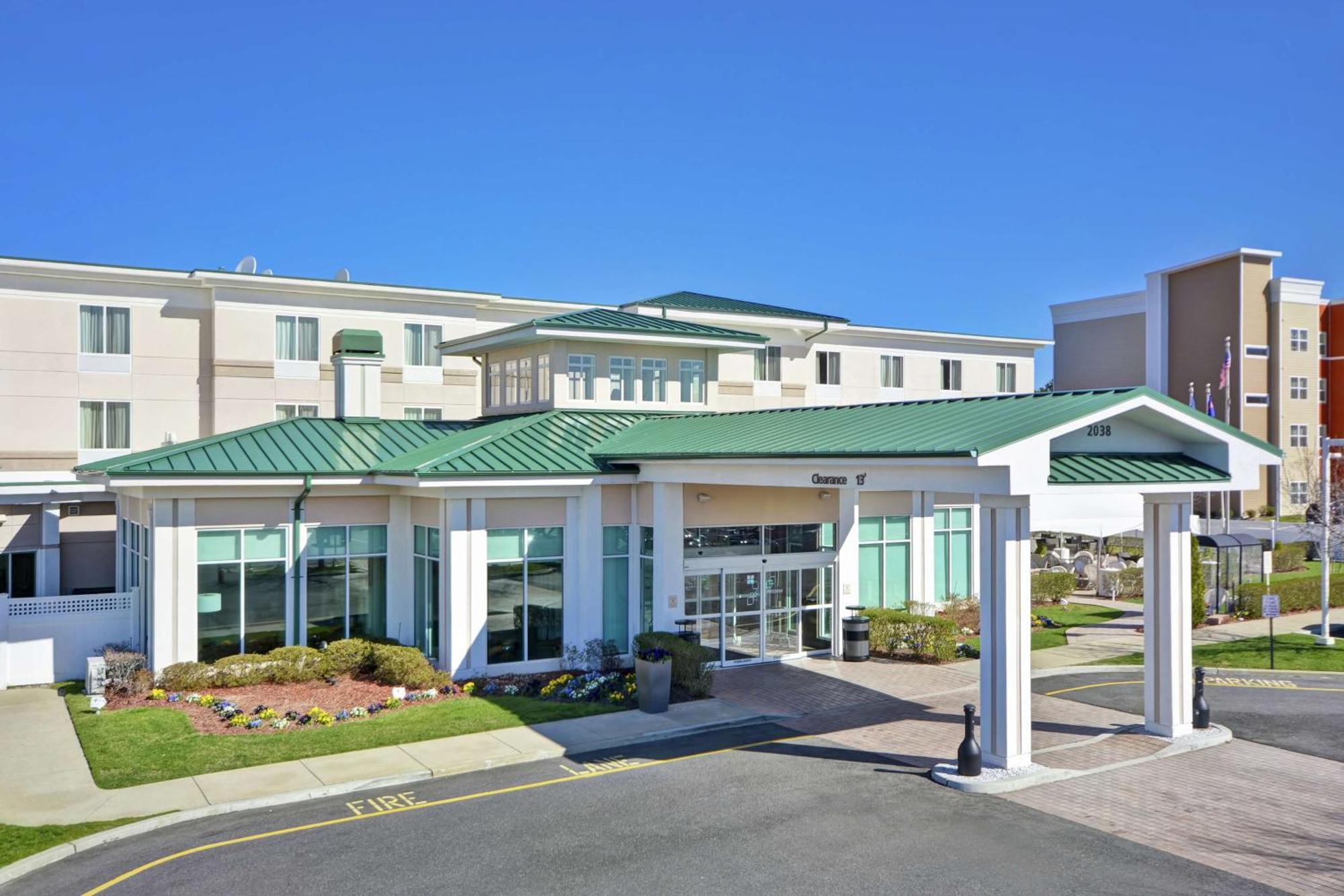 Hilton Garden Inn Riverhead Exterior photo