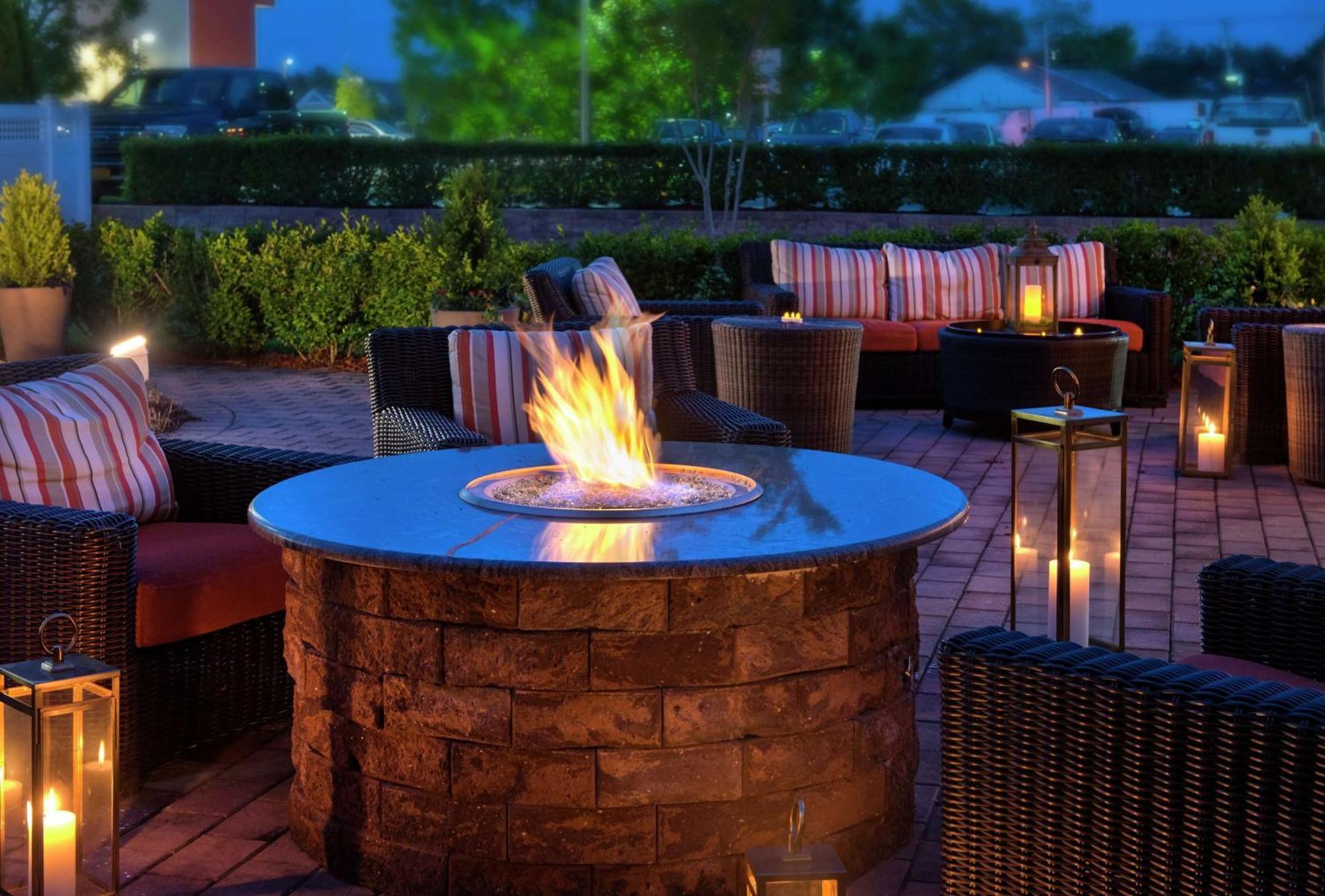 Hilton Garden Inn Riverhead Exterior photo