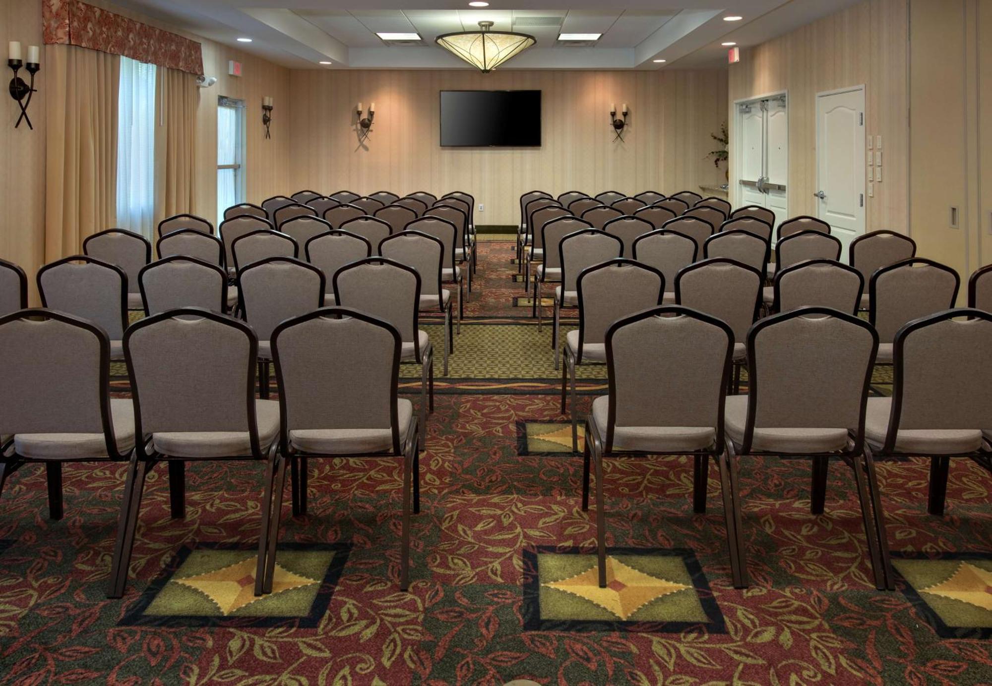 Hilton Garden Inn Riverhead Exterior photo