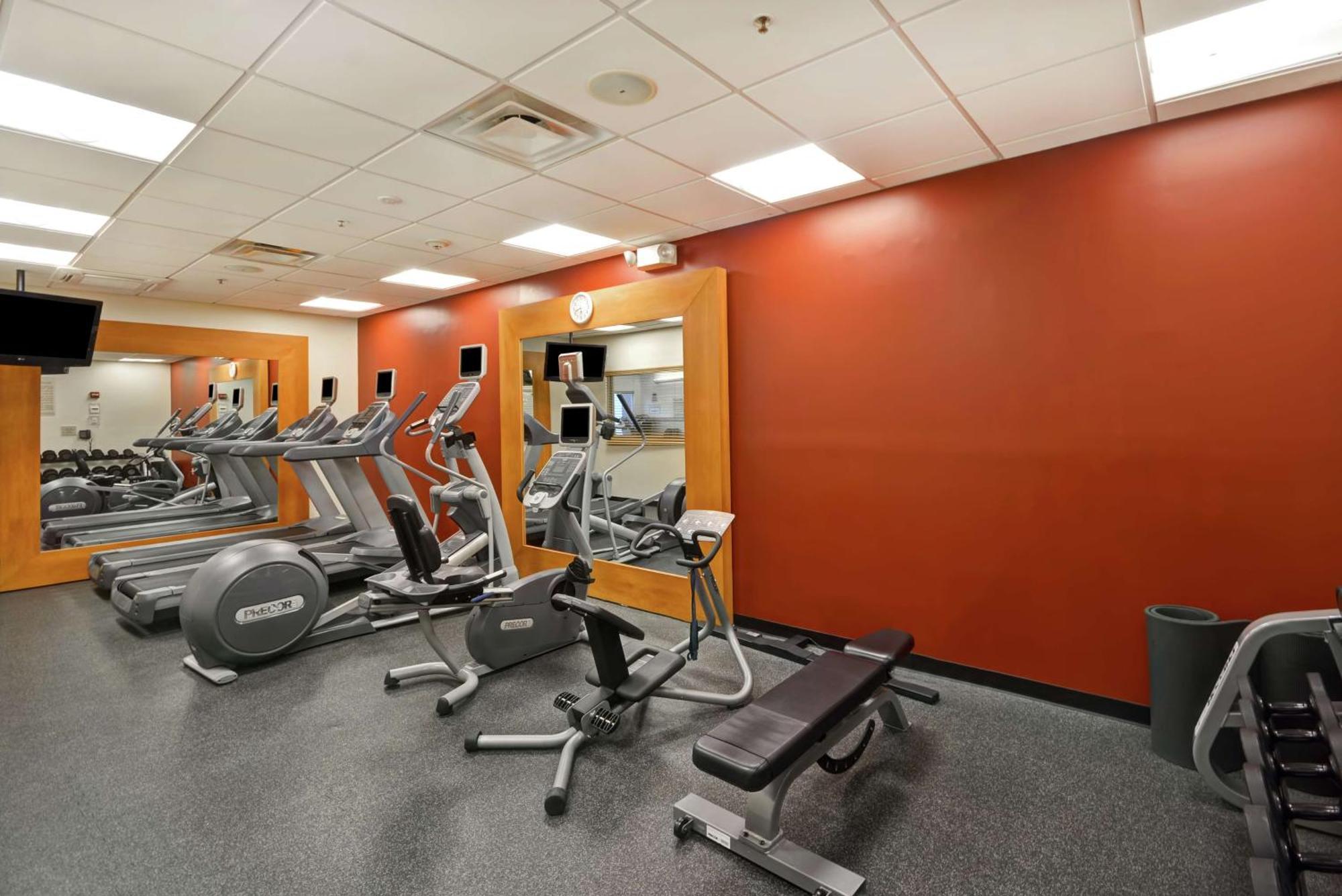 Hilton Garden Inn Riverhead Exterior photo