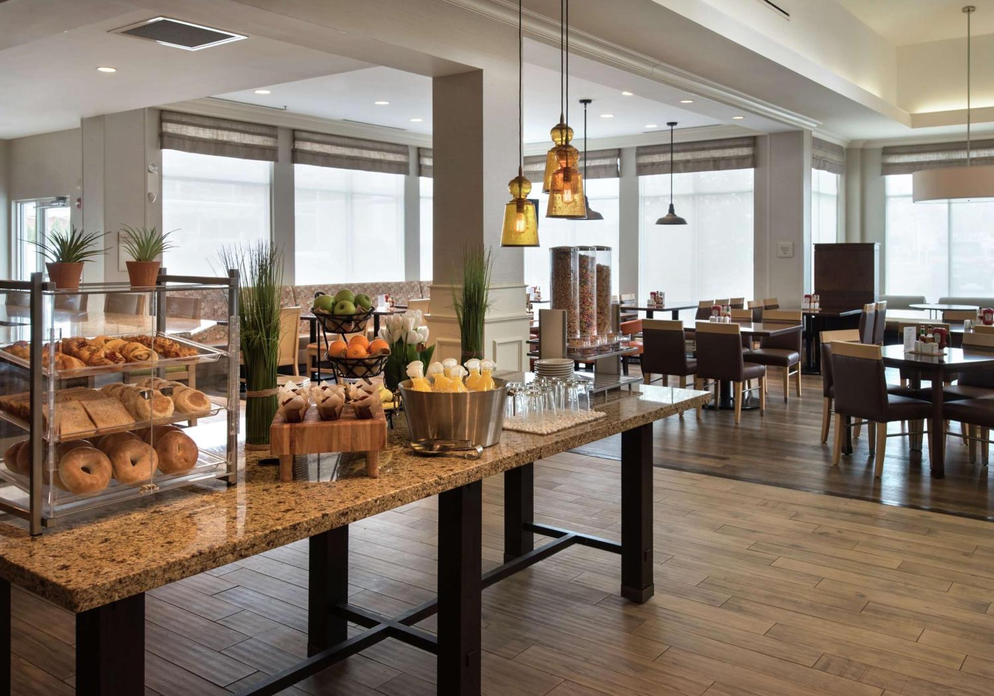 Hilton Garden Inn Riverhead Exterior photo