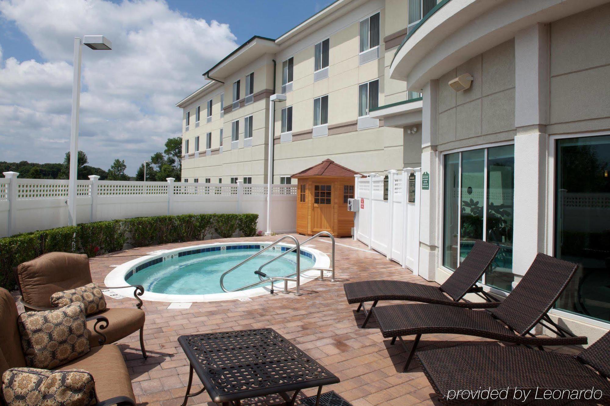 Hilton Garden Inn Riverhead Exterior photo