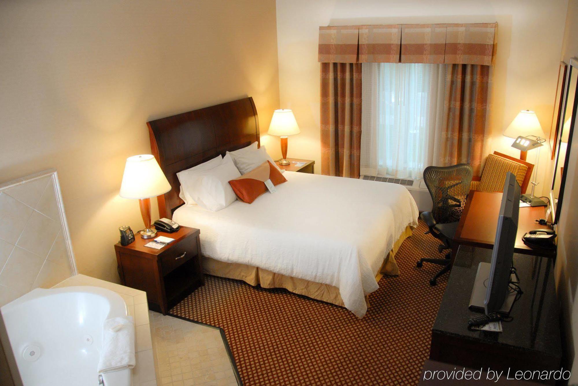 Hilton Garden Inn Riverhead Exterior photo