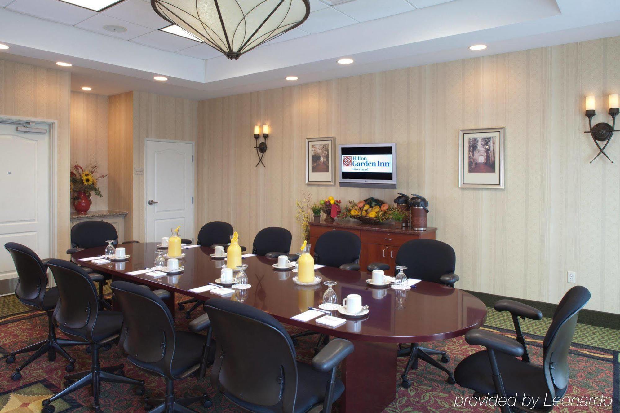 Hilton Garden Inn Riverhead Exterior photo