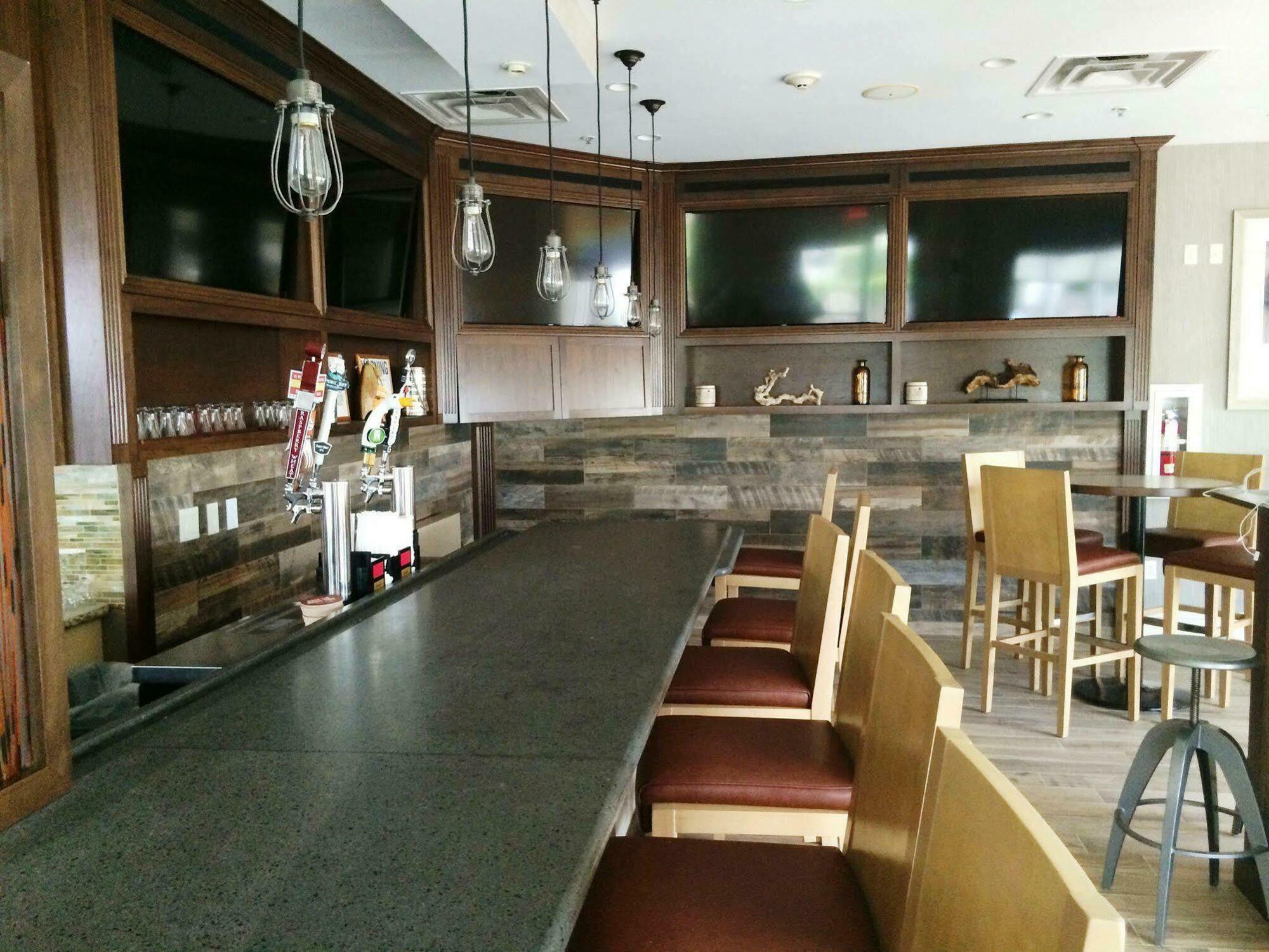 Hilton Garden Inn Riverhead Exterior photo
